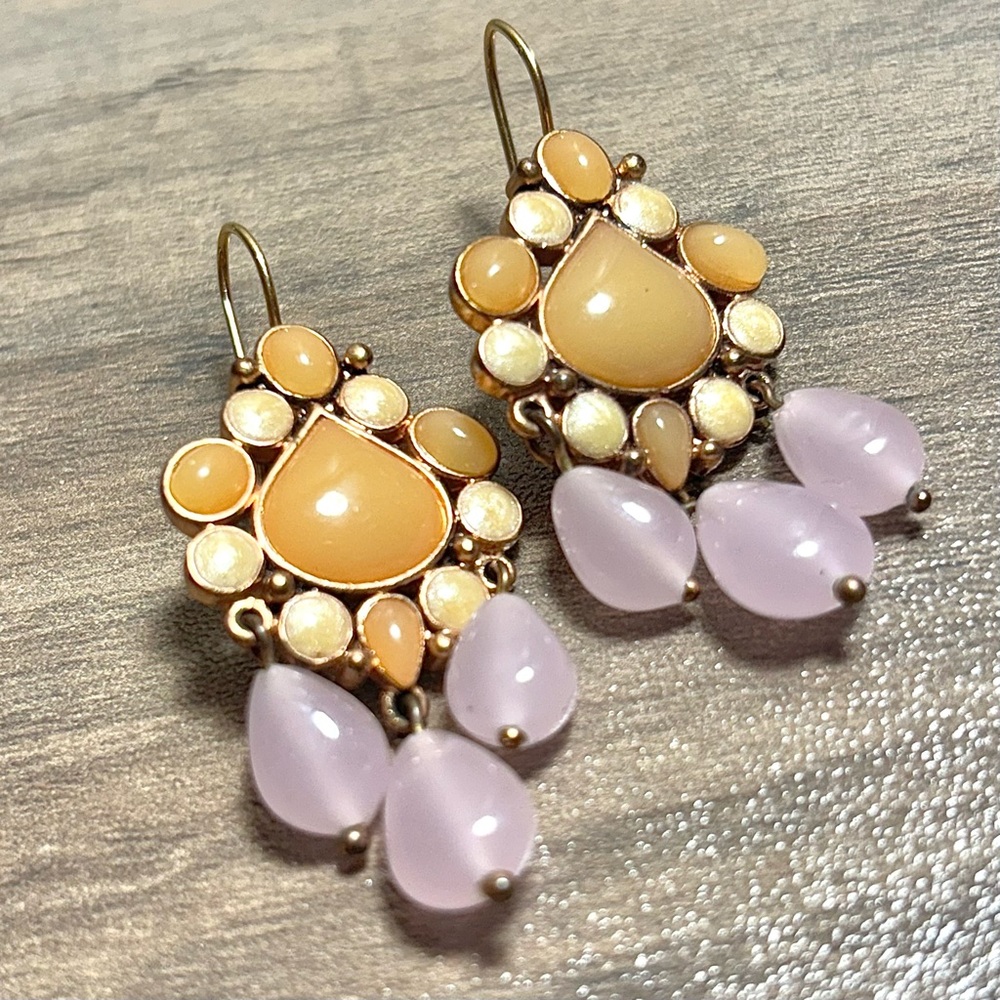 Vintage style chandelier drop earrings with pink/cream/beige teardrop stones